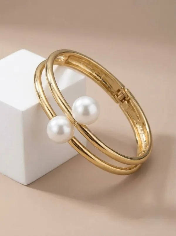 Anti-tarnish_Spiral_bracelet_with__pearls_White