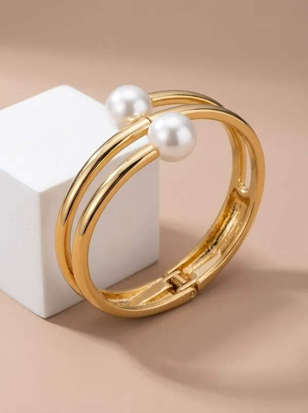 Anti-tarnish_Spiral_bracelet_with__pearls_White