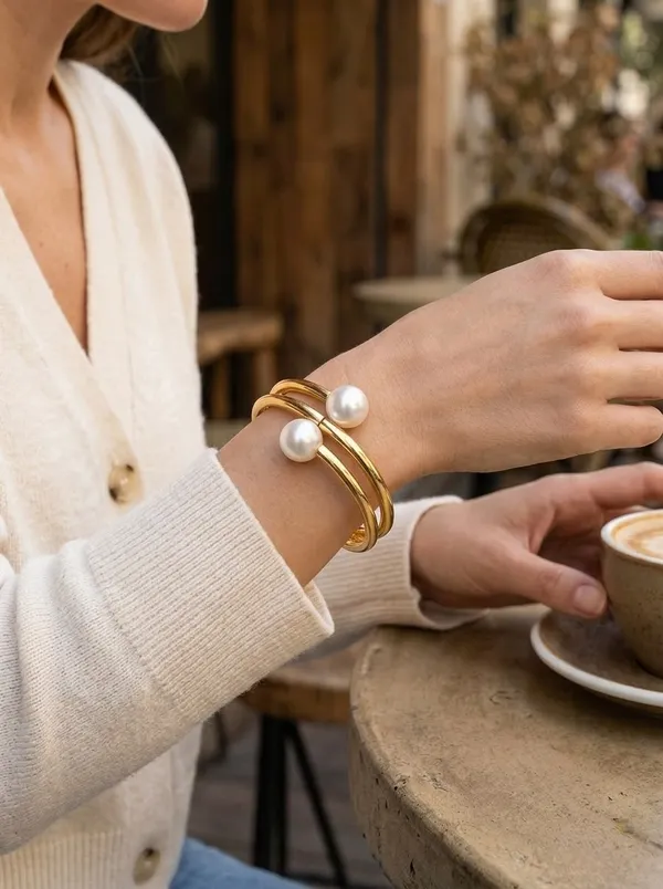 Anti-tarnish_Spiral_bracelet_with__pearls_White