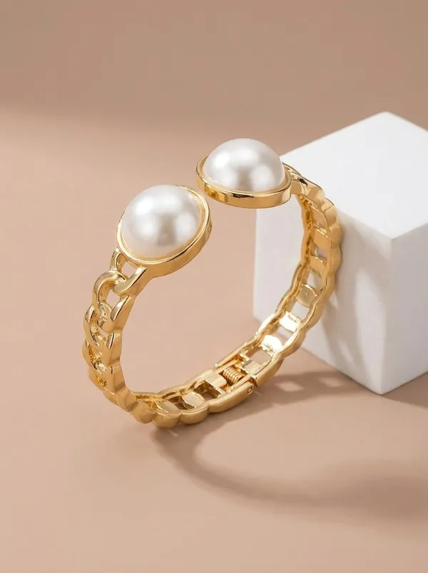 Elegant_Single-Stone_Anti-tarnish_Bangle_Bracelet