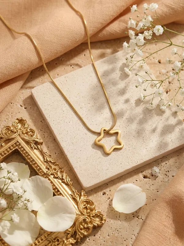 Gold_Hollow_Star_Pendant_Snake_Chain_Necklace