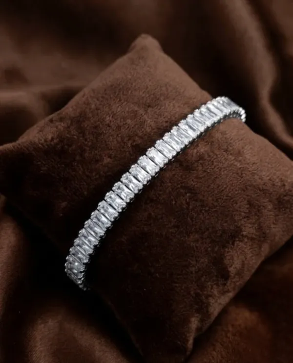 Sparkling_White_Princess_Cut_Tennis_Bracelet_for_Women_-_Premium_Square-Cut_Cubic_Zirconia_Silver_Tone_Link_Bracelet_-_Elegant_Jewelry_Gift_for_Weddings,_Anniversaries,_and_Prom