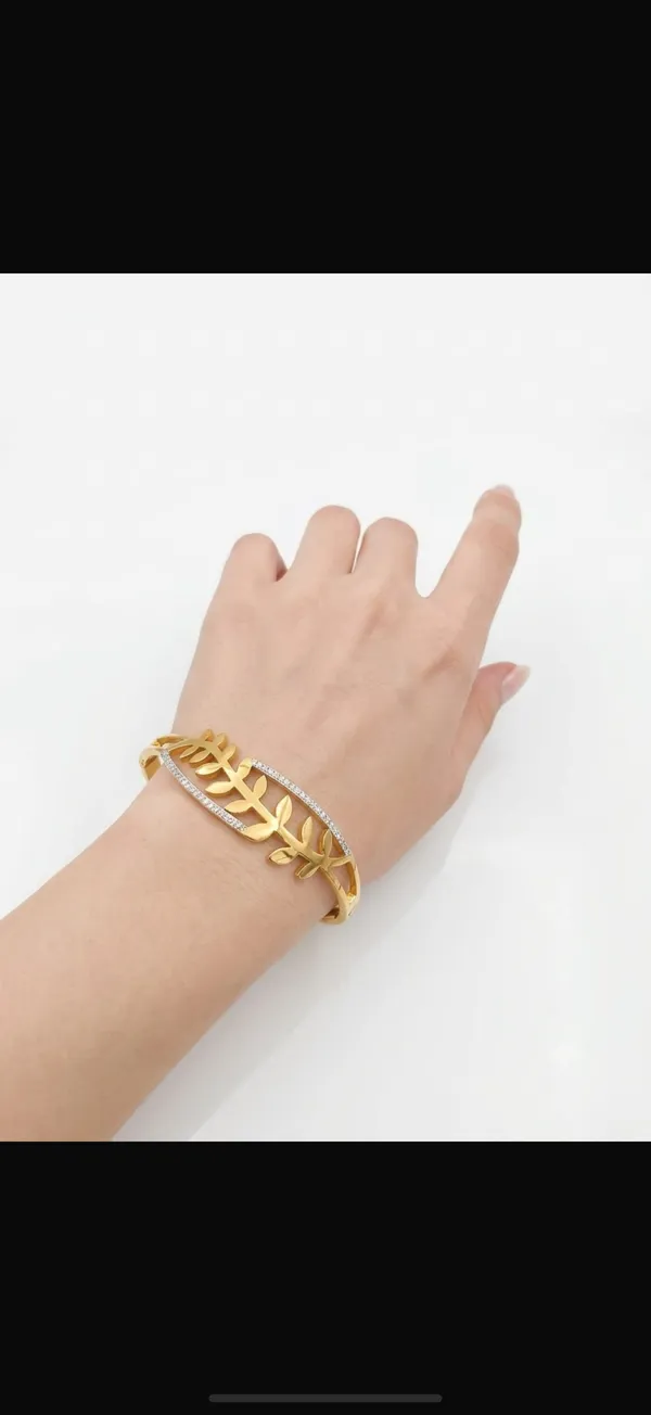 Gold_Stainless_Steel_Leaf_Crystal_Embellished_Bracelet_For_Women