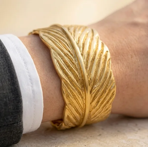 Gold_Stainless_Steel_Feather_Design_Open_Cuff_Bracelet_For_Women