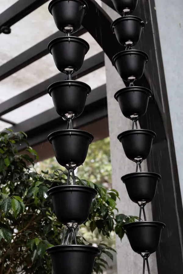 Decorative_Rain_Chain_for_Gutters_–_8_FT_Black_Rain_Chain,_4x4x3_Inch_Cups