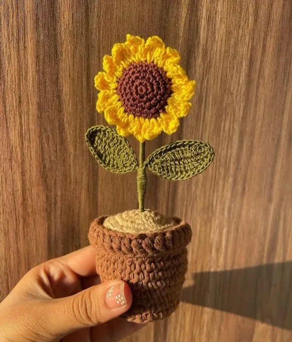 Mlu_Handmade_Crochet_Sunflower_Plant_With_Pot_Car_Dashboard_Decor_Knitted_Flower_Pot_Ornament_-_Pack_of_2