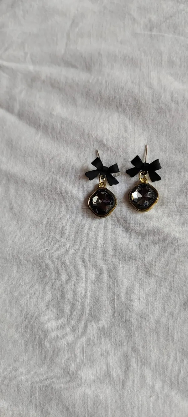 Black_Alloy_Earrings_For_Women