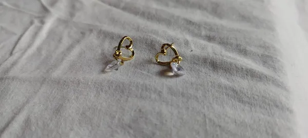 Golden_And_White_Alloy_Earrings_For_Women_And_Girls