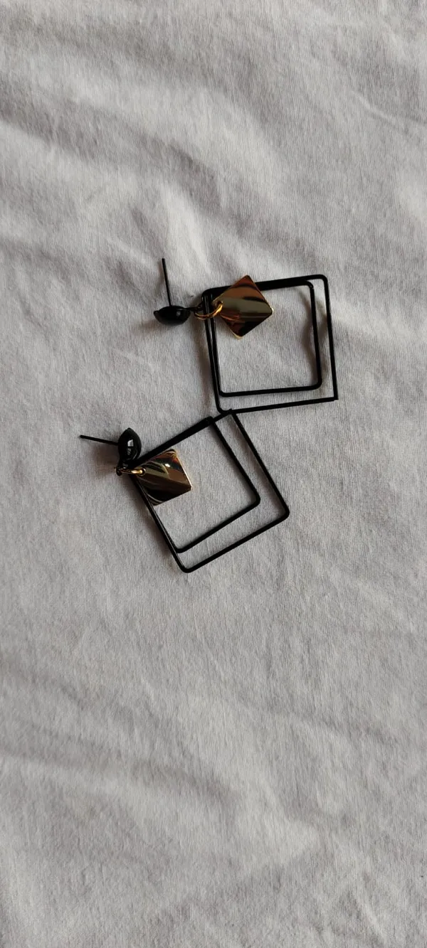 Black_Alloy_Earrings_For_Women