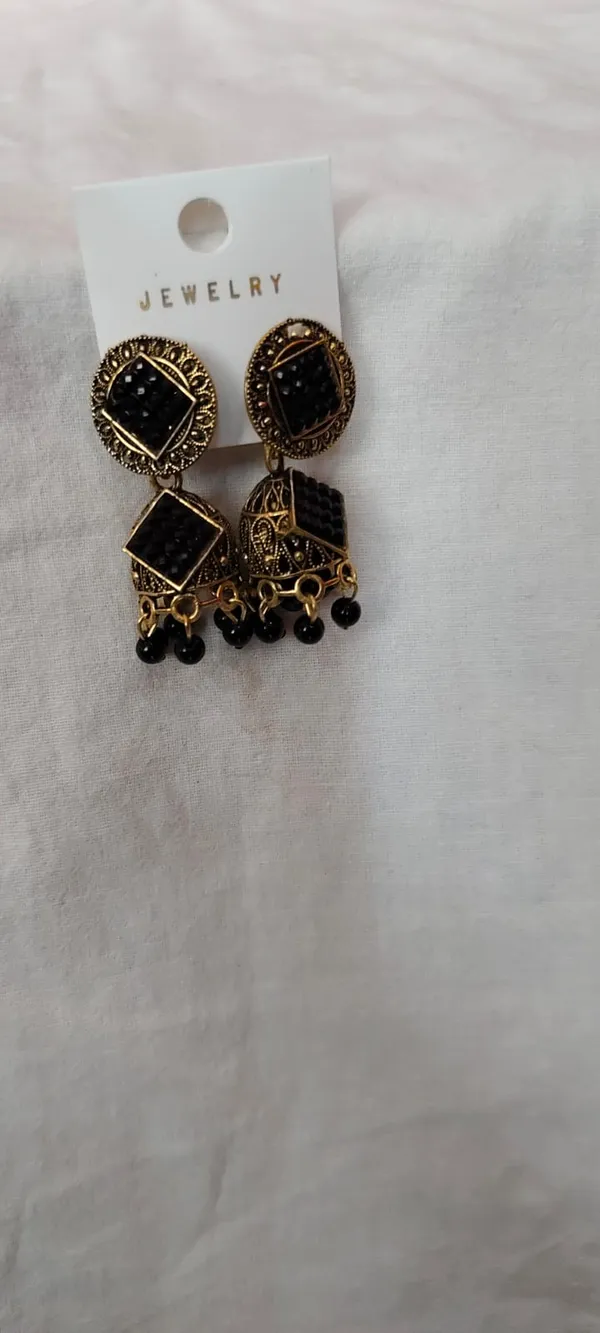 Black_Alloy_Earrings_For_Women