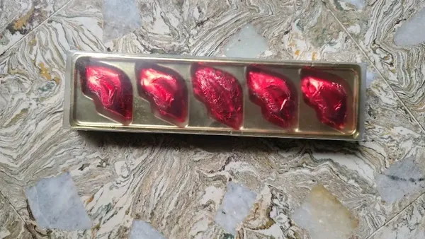 Heart_Shaped_Red_Foil_Wrapped_Chocolate_Gift_Box_Pack_Of_2