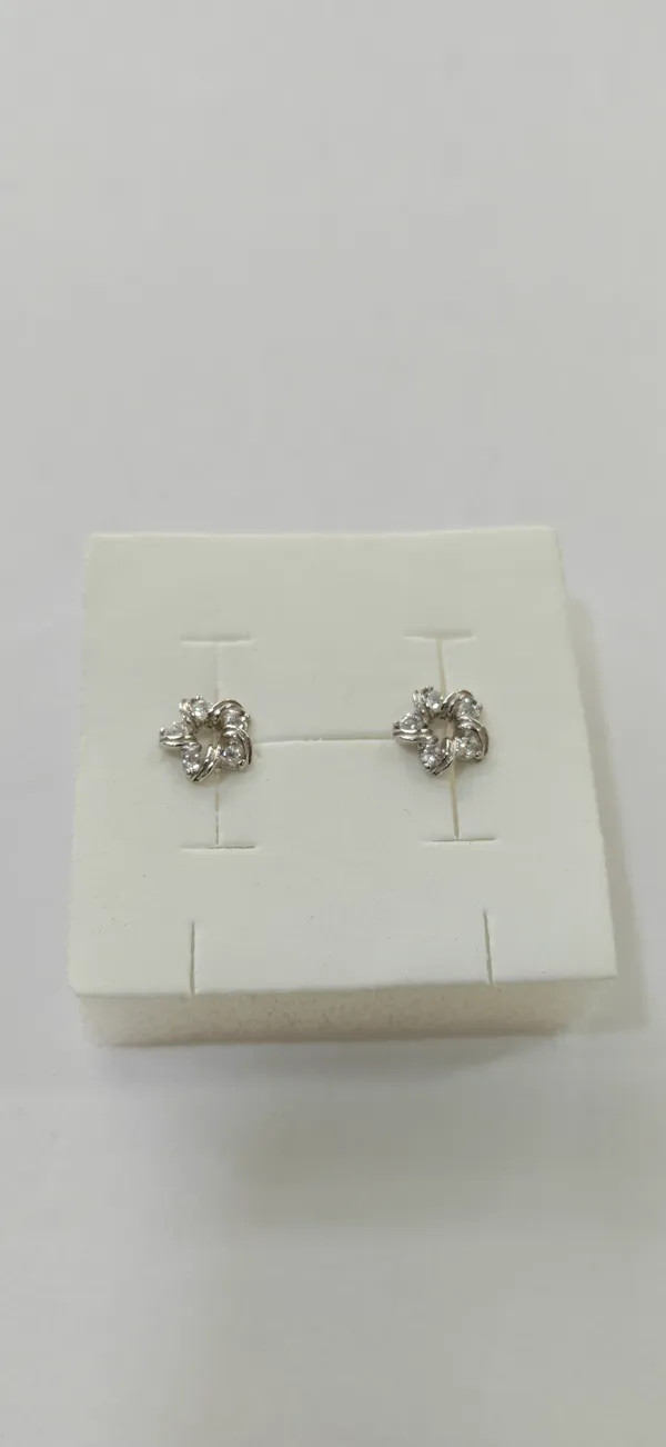 Silver_Sterling_925_Crystal_Flower_Stud_Earrings_For_Women
