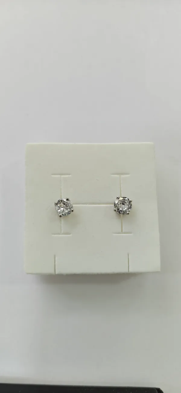 Silver_Sterling_925_Round_Cut_Crystal_Stud_Earrings_For_Women
