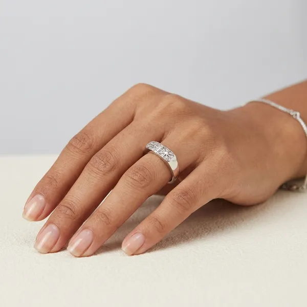 Silver-Toned_Metal_Geometric_Pattern_Ring_For_Women