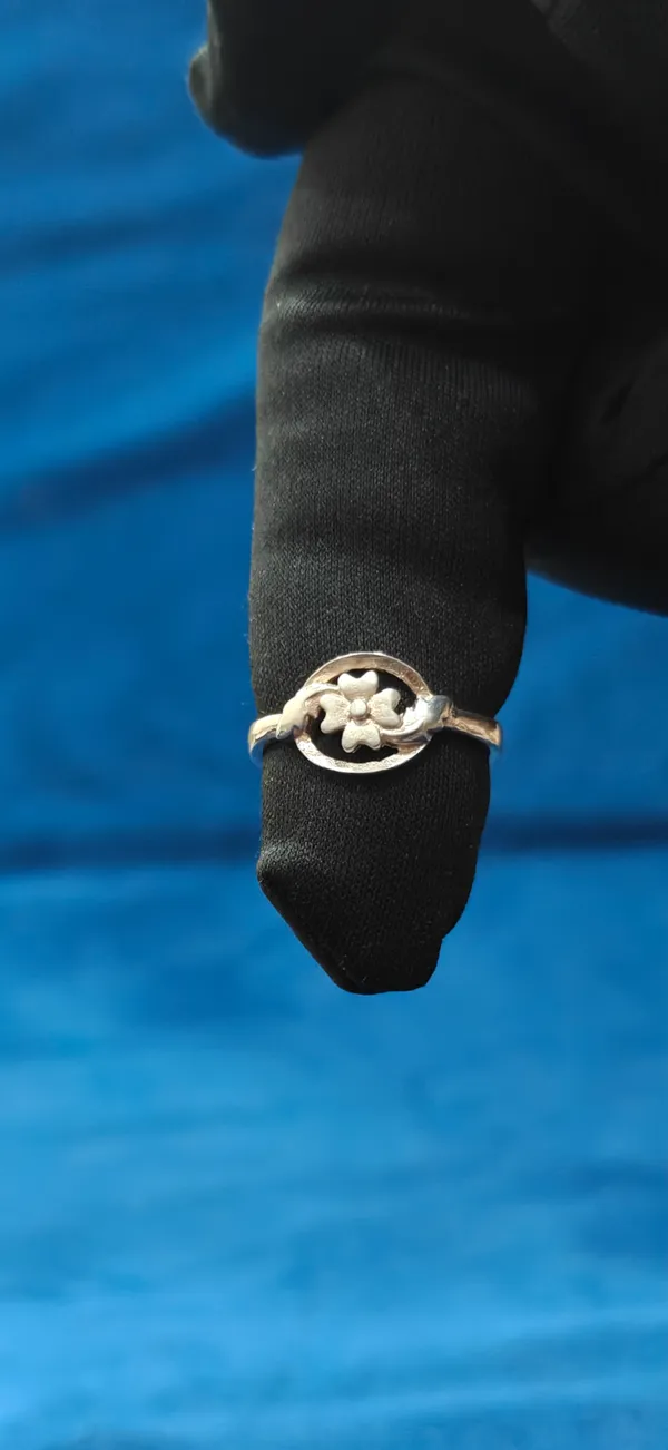Silver_Metal_Floral_Oval_Ring_For_Women