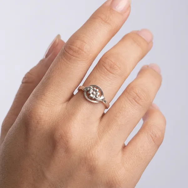 Silver_Metal_Floral_Oval_Ring_For_Women