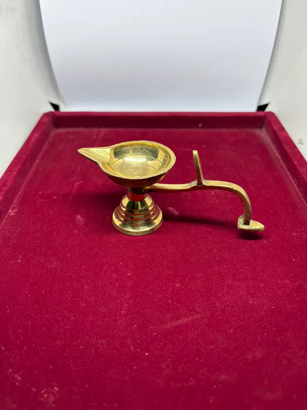 Brass_Traditional_Diya_with_Hook_for_Pooja_and_Festivals