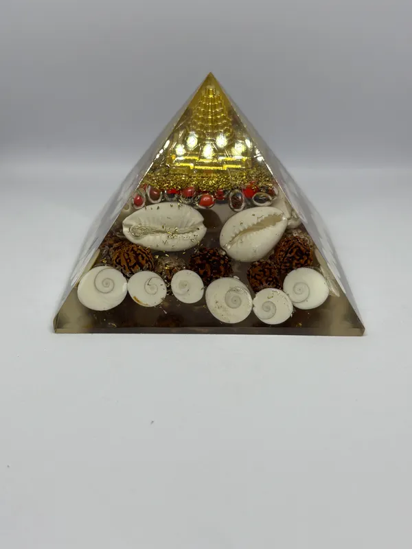Triangular_Pyramid_Spiritual_Resin_Decor_with_Candles_and_Crystals
