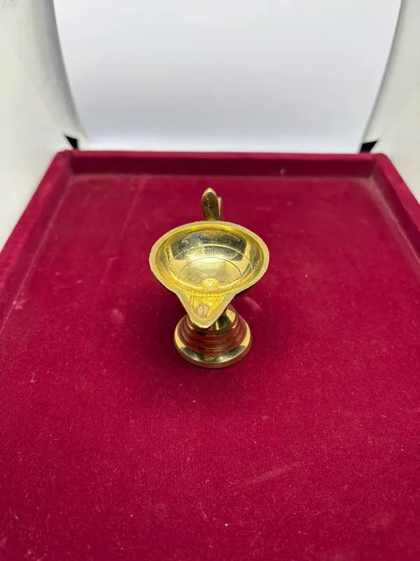 Brass_Traditional_Diya_with_Hook_for_Pooja_and_Festivals