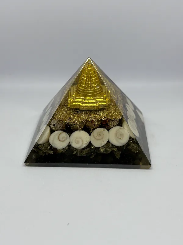 Triangular_Pyramid_Spiritual_Resin_Decor_with_Candles_and_Crystals