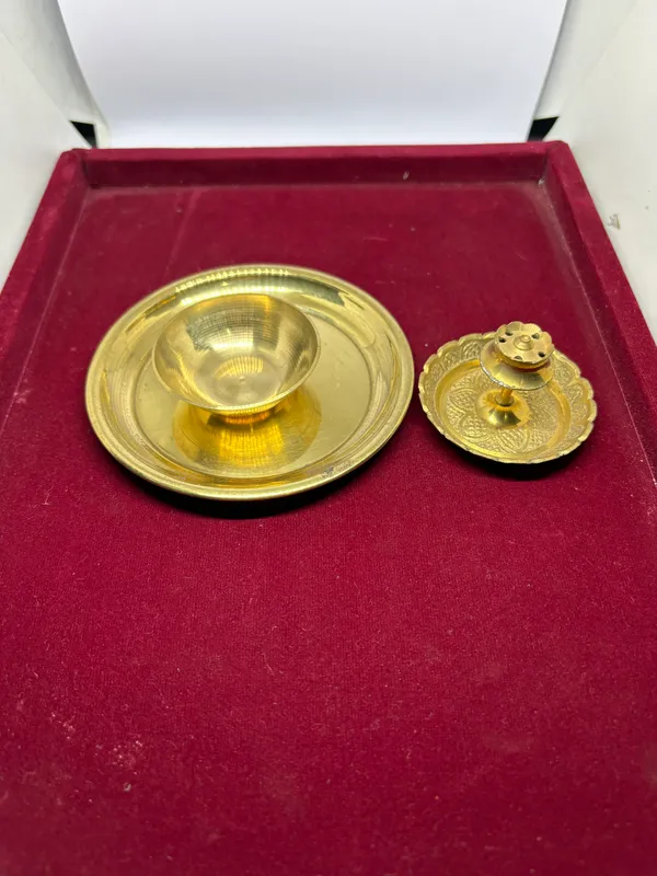 Gold_Plated_Brass_Pooja_Thali_Set_with_Diya_and_Kumkum_Holder