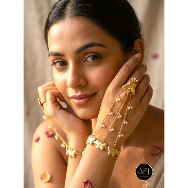 Gold_Brass_Butterfly_Pearl_Dangle_Hand_Chain_Bracelet_For_Women