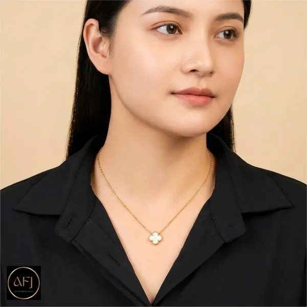 Gold_White_Stainless_Steel_Mother-Of-Pearl_Clover_Pendant_Necklace_For_Women