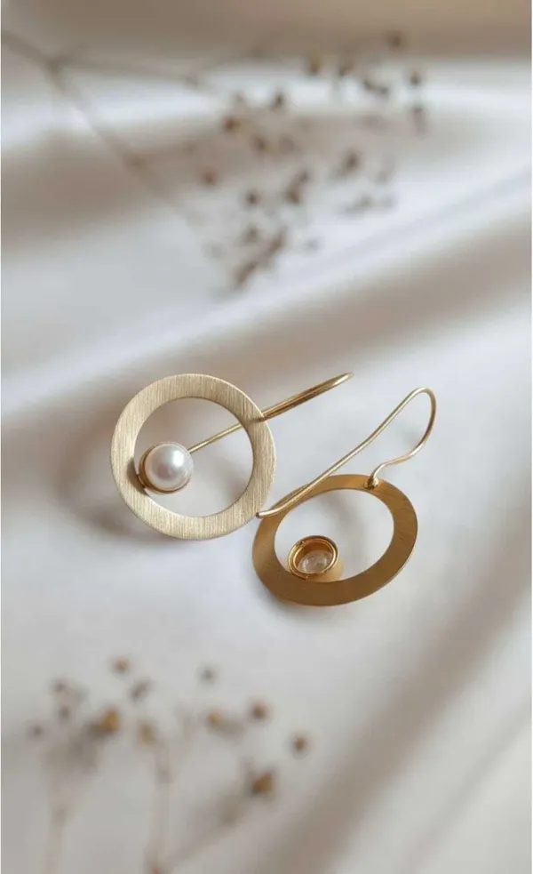 Gold_Brass_Geometric_Pearl_Halo_Drop_Danglers_For_Women
