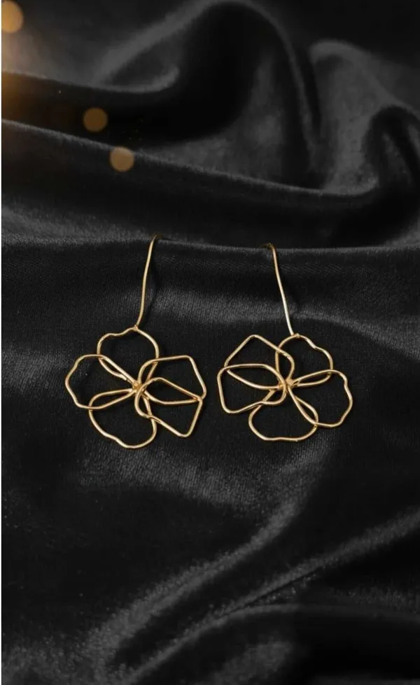 Gold_Brass_Wire_Flower_Drop_Danglers_For_Women