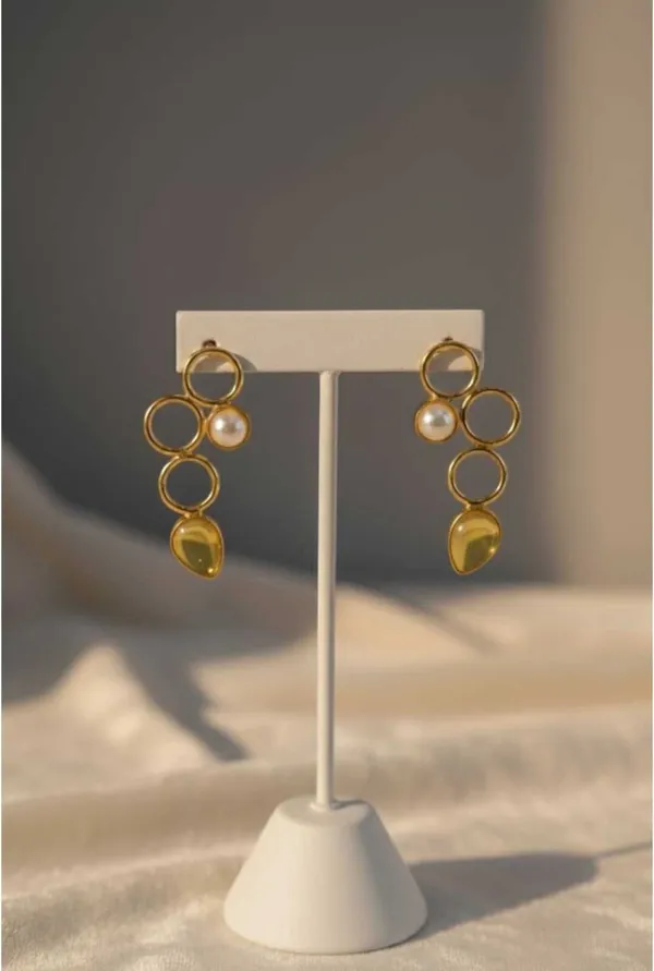 Gold_Yellow_Brass_Interlocking_Circle_Pearl_Amber_Drop_Danglers_For_Women
