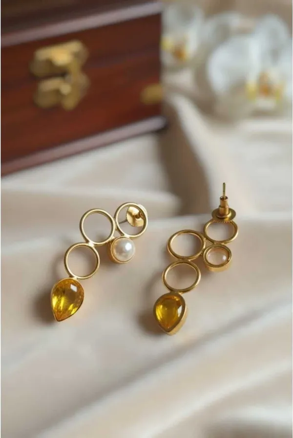 Gold_Yellow_Brass_Interlocking_Circle_Pearl_Amber_Drop_Danglers_For_Women