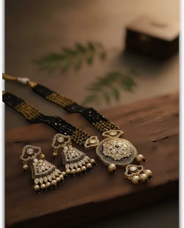 Gold_And_Black_Metal_Antique_Polki_Multi-Strand_Bead_Necklace_Jewellery_Set_For_Women