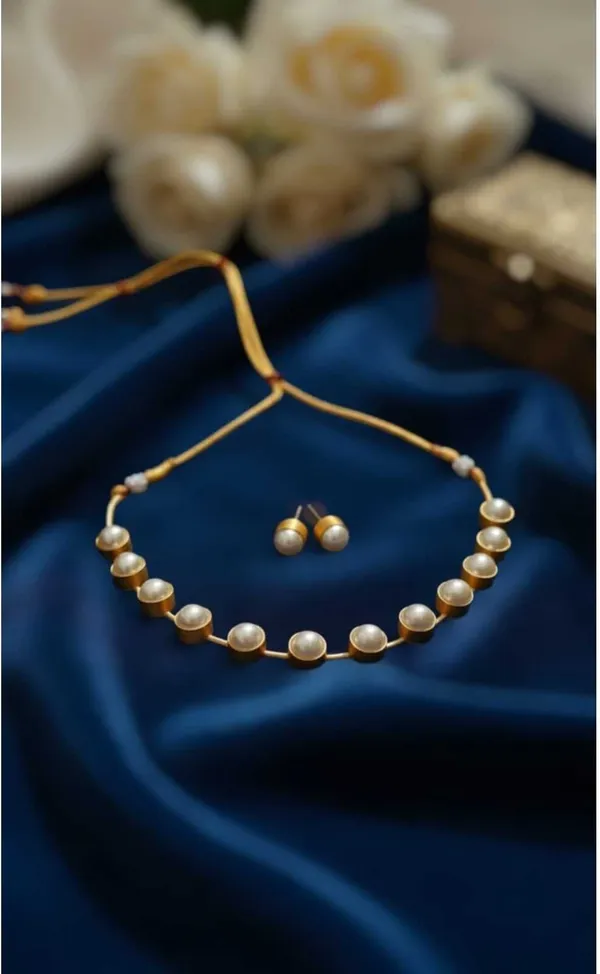 Gold_Brass_Freshwater_Pearl_Choker_And_Stud_Jewellery_Set_For_Women