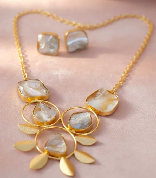 Gold_And_White_Brass_Mother-Of-Pearl_Geometric_Statement_Jewellery_Set_For_Women