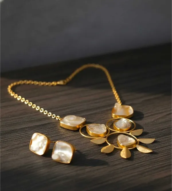 Gold_And_White_Brass_Mother-Of-Pearl_Geometric_Statement_Jewellery_Set_For_Women