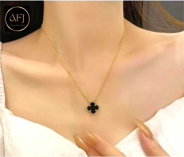 Black_Gold_Stainless_Steel_Mother-Of-Pearl_Clover_Pendant_Necklace_For_Women