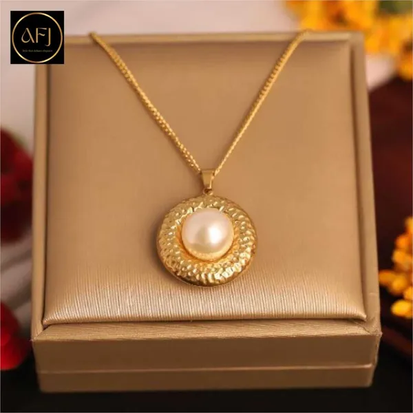 Gold_Stainless_Steel_Hammered_Pearl_Medallion_Pendant_Necklace_For_Women