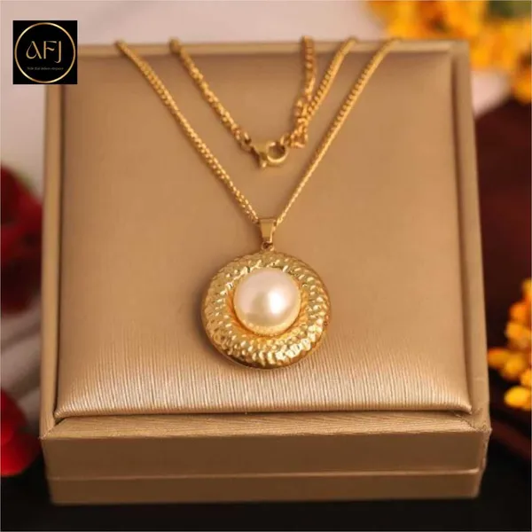 Gold_Stainless_Steel_Hammered_Pearl_Medallion_Pendant_Necklace_For_Women
