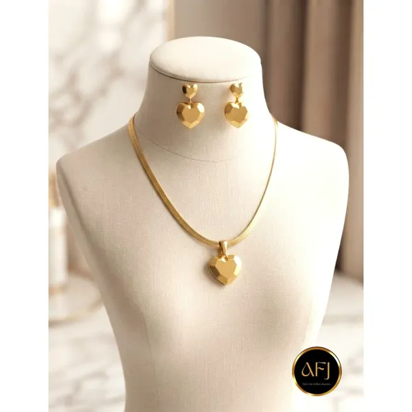 Minimalist_Gold_Faceted_Heart_Jewelry_Set_|_Elegant_Snake_Chain_Pendant_&_Drop_Earrings_Set