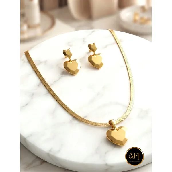 Minimalist_Gold_Faceted_Heart_Jewelry_Set_|_Elegant_Snake_Chain_Pendant_&_Drop_Earrings_Set