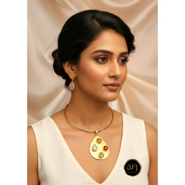 Handcrafted_Hammered_Brass_Pendant_Necklace_&_Teardrop_Earring_Set