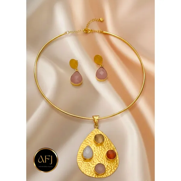 Handcrafted_Hammered_Brass_Pendant_Necklace_&_Teardrop_Earring_Set