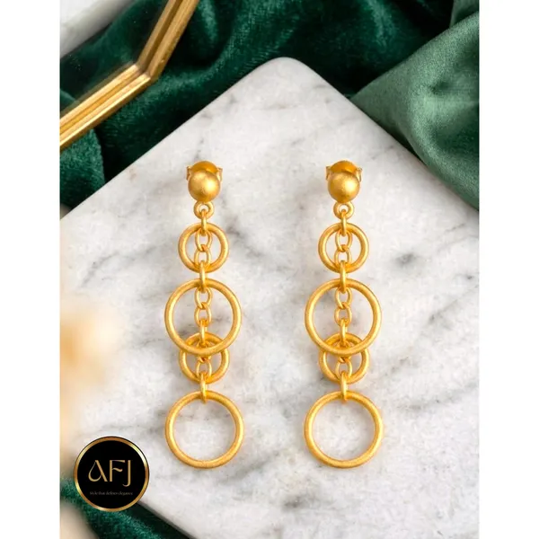 Handcrafted_Matte_Gold_Geometric_Interlocking_Circle_Drop_Earrings