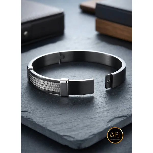 Monochrome_Edge:_Dual-Tone_Twisted_Cable_Kada