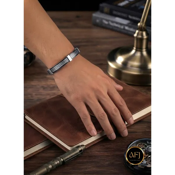 Monochrome_Edge:_Dual-Tone_Twisted_Cable_Kada