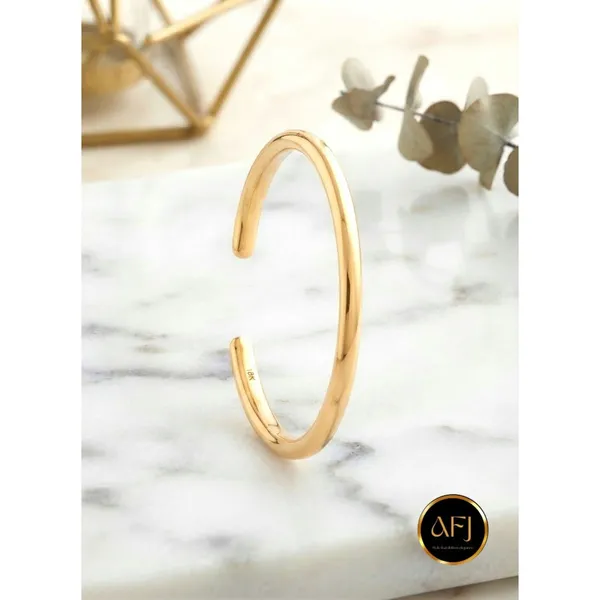 Minimalist_Luxe:_Anti-Tarnish_High-Gloss_Open_Bangle