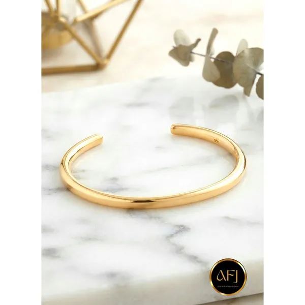 Minimalist_Luxe:_Anti-Tarnish_High-Gloss_Open_Bangle