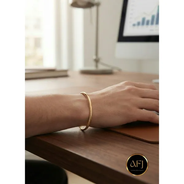 Minimalist_Luxe:_Anti-Tarnish_High-Gloss_Open_Bangle