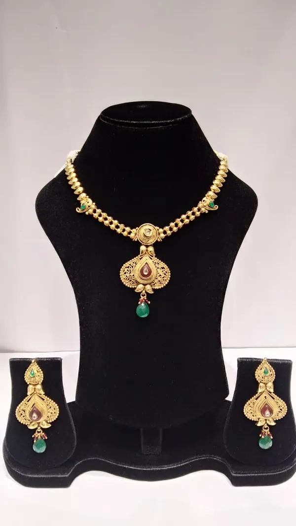 Gold_Brass_Kundan_Green_Beads_Necklace_Set_For_Women