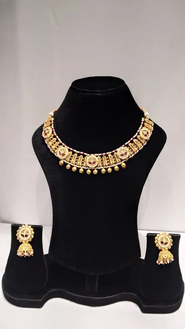 Gold_Brass_Kundan_Choker_Necklace_Set_For_Women